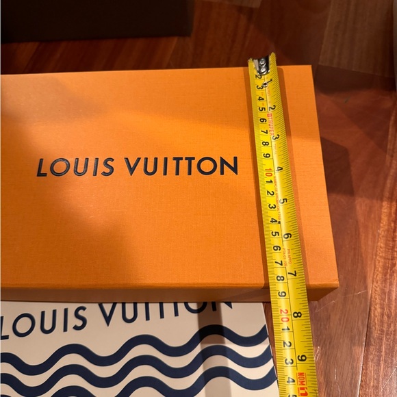 Louis Vuitton Box, bag, gifttag and ribbon - Picture 5 of 5